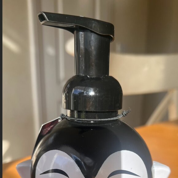 Maison de Base Dracula Foaming Hand Soap Vampires Venom Black Cherry Scented - Picture 3 of 5